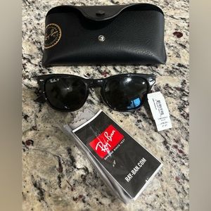 Like New! Black Ray Ban’s Polarized Sunglasses